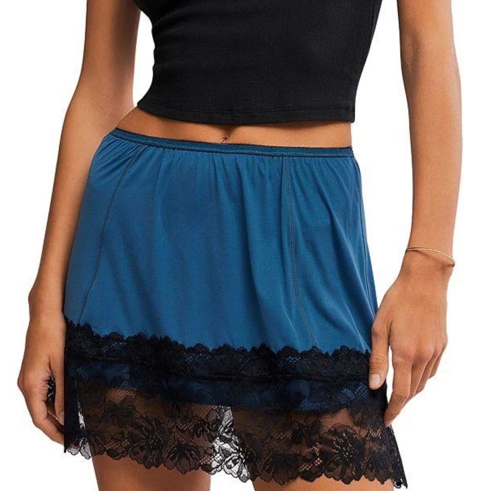 Intimately by free people Elegant Blue Lace Trim Mini Skirt size large NWT